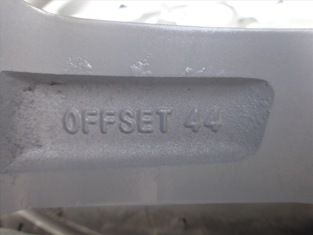 Hyundai Kona gyári téli garnitúra  7. kép