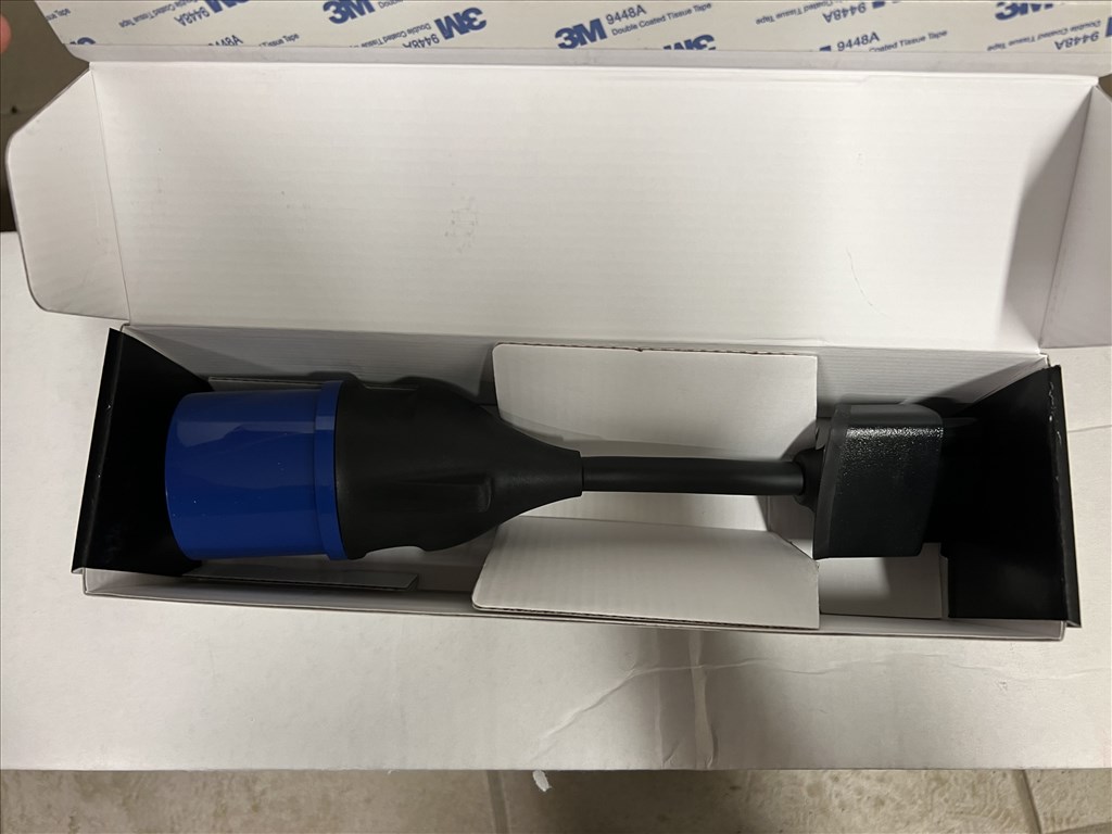 Tesla UMC2 töltőhöz való kék adapter 32A Blauer Adapter - 32A 23 eFt e 1. kép