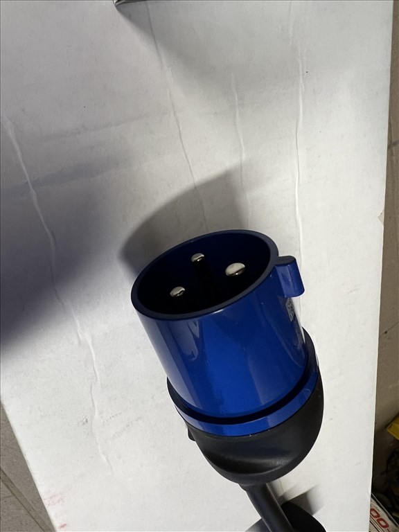 Tesla UMC2 töltőhöz való kék adapter 32A Blauer Adapter - 32A 23 eFt e 7. kép