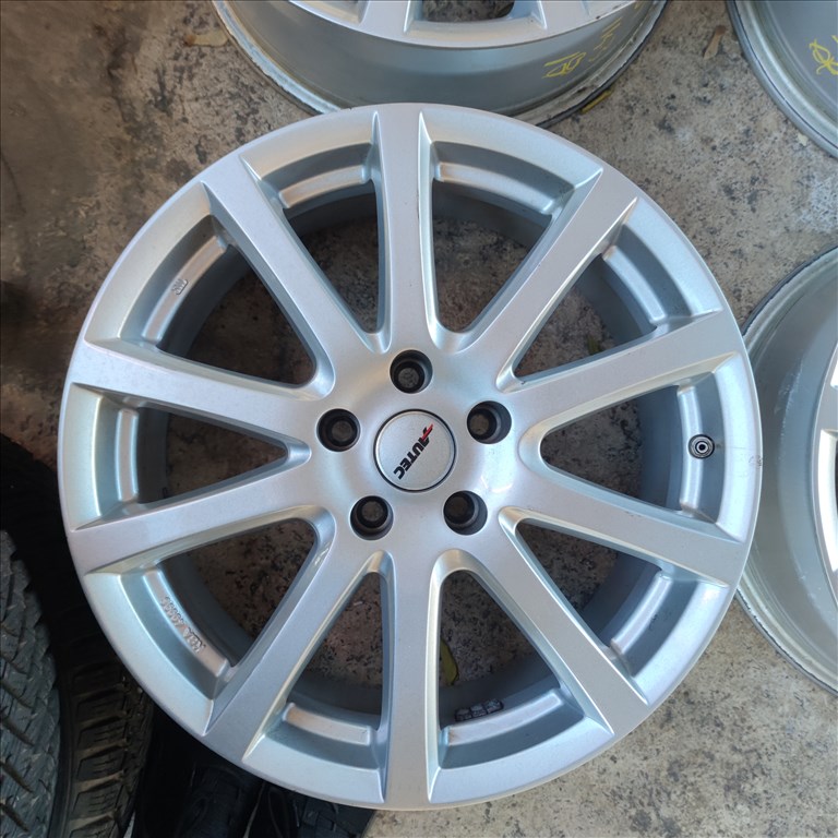 5x114,3 18 Renault,Nissan,Dacia alufelni Nyomásmérővel 145000ft a 4db/133/ 2. kép