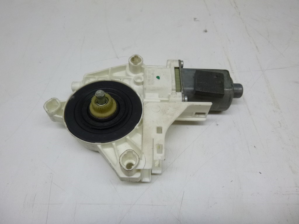 Audi A3 (8P) jobb elsõ ablakemelõ motor 8P0959802A 1. kép