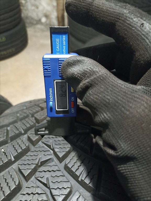  215/6517" újszerű Falken téli gumi gumi 3. kép