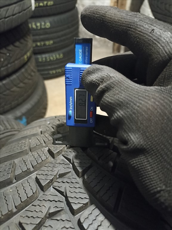  215/6517" újszerű Falken téli gumi gumi 4. kép