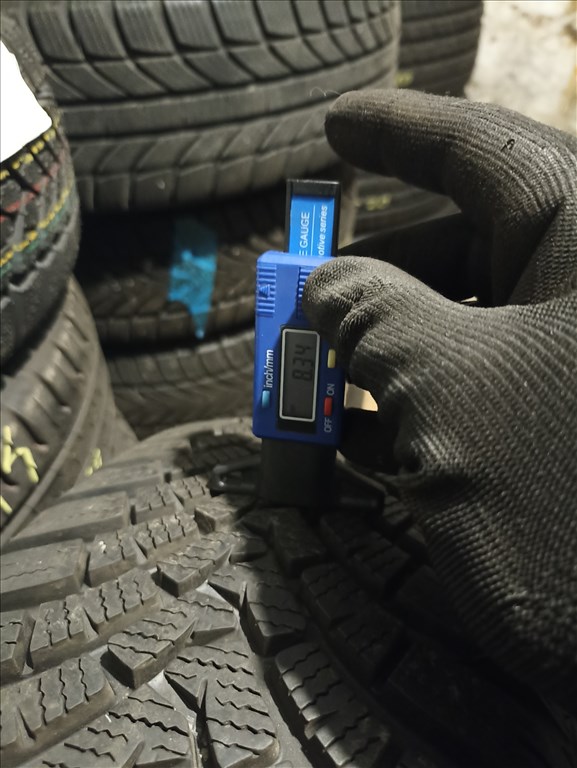  215/6517" újszerű Falken téli gumi gumi 5. kép