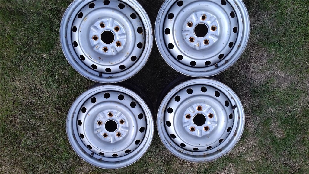  5x114.3 lyukosztású 6JJ 15" használt (gyári felni) lemezfelni Toyota / Suzuki 1. kép