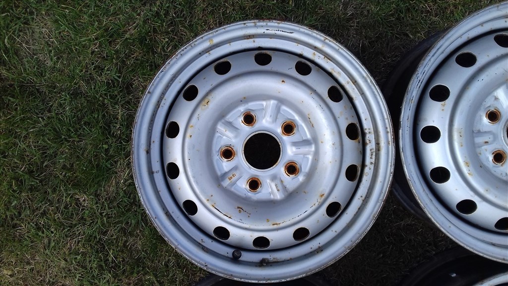  5x114.3 lyukosztású 6JJ 15" használt (gyári felni) lemezfelni Toyota / Suzuki 2. kép