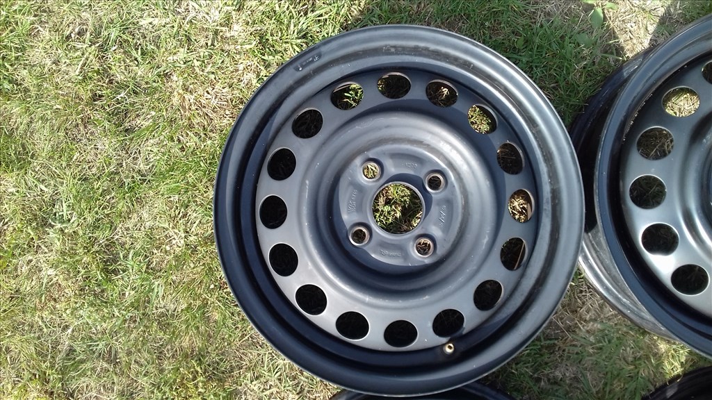  4x100 lyukosztású 4,5J 14" használt Suzuki lemezfelni 2. kép