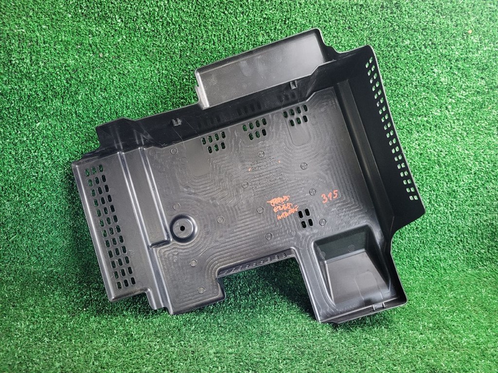 SUZUKI S-CROSS Akkumulátor Fedél 9676157T0 4. kép