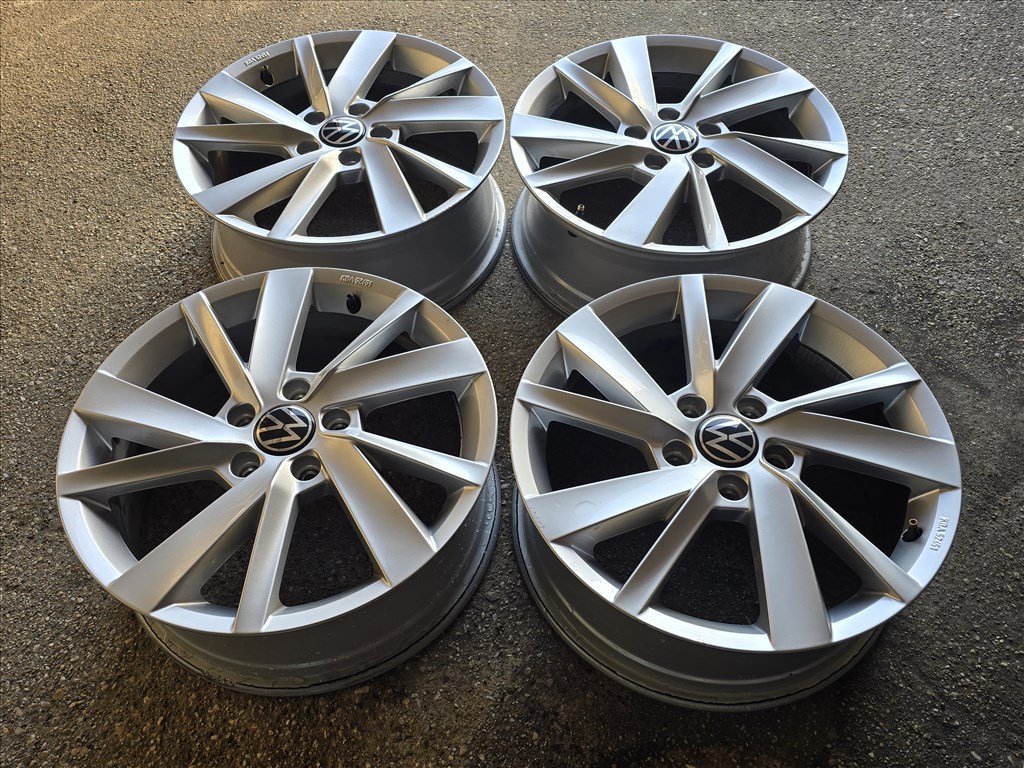  17-es, 5x112-es újszerű gyári VWGolf VIII. alufelni 1. kép