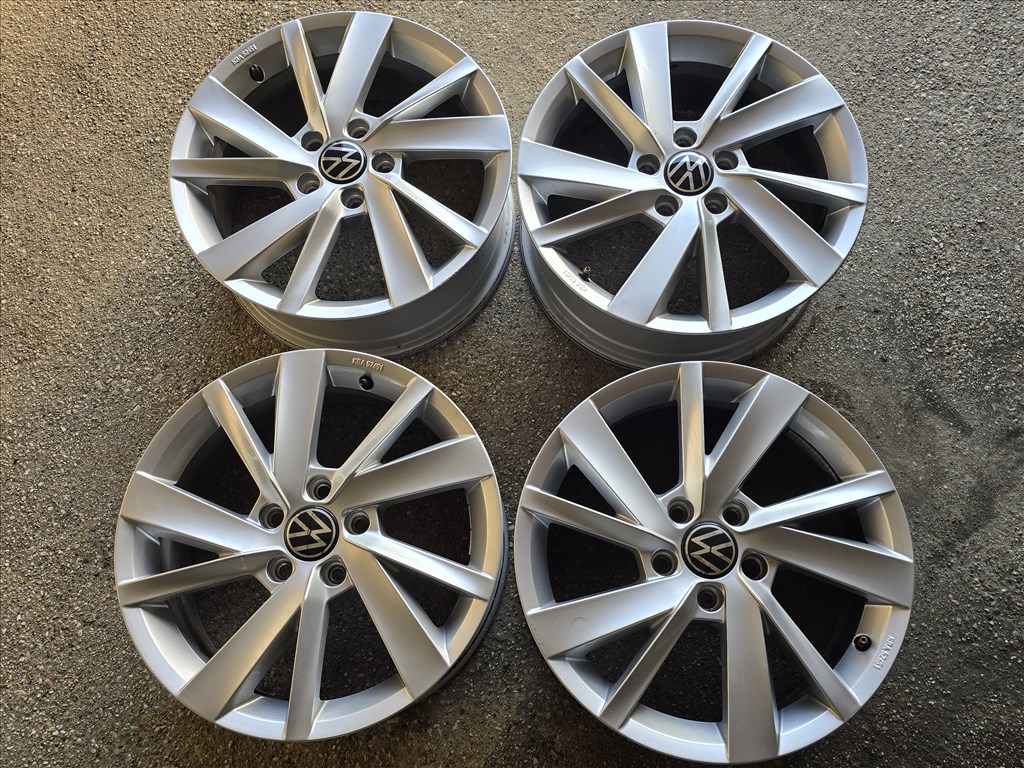  17-es, 5x112-es újszerű gyári VWGolf VIII. alufelni 2. kép
