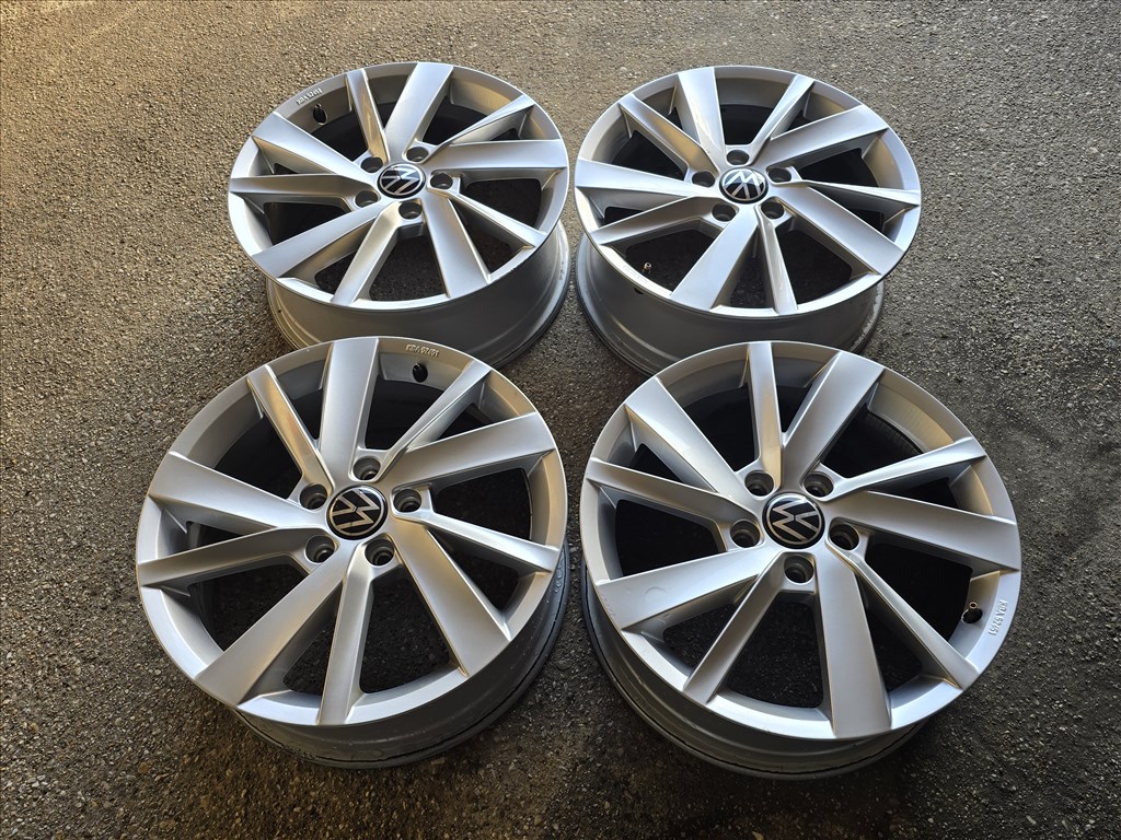  17-es, 5x112-es újszerű gyári VWGolf VIII. alufelni 3. kép