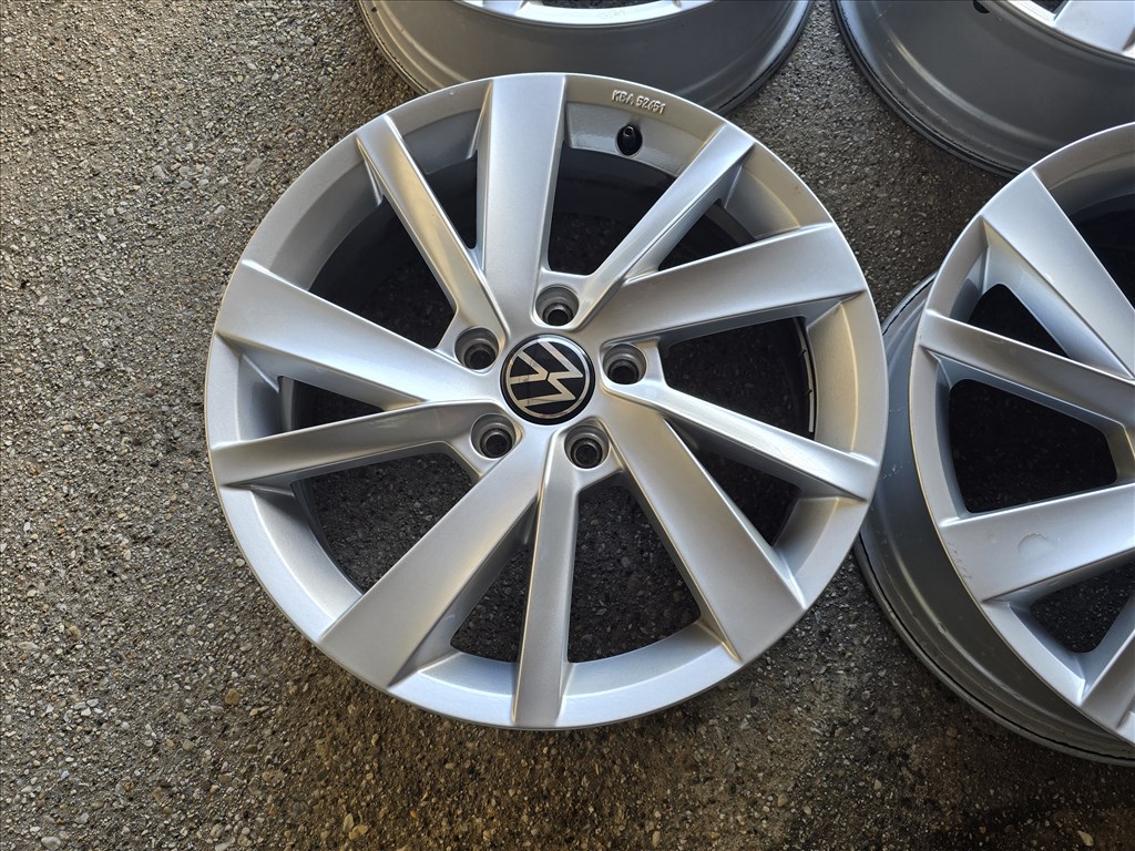  17-es, 5x112-es újszerű gyári VWGolf VIII. alufelni 4. kép
