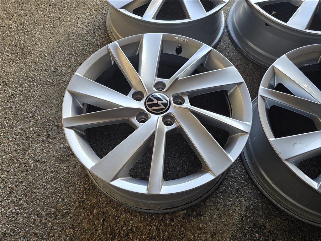  17-es, 5x112-es újszerű gyári VWGolf VIII. alufelni 5. kép