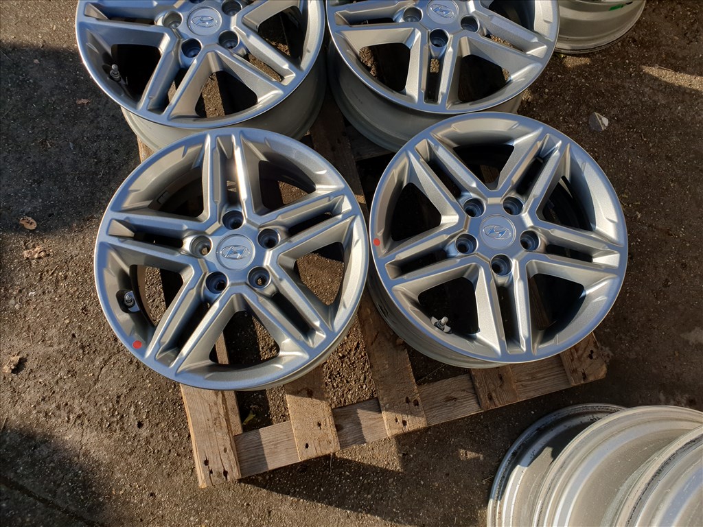 16" 5x114,3 Hyundai + szenzor 2. kép