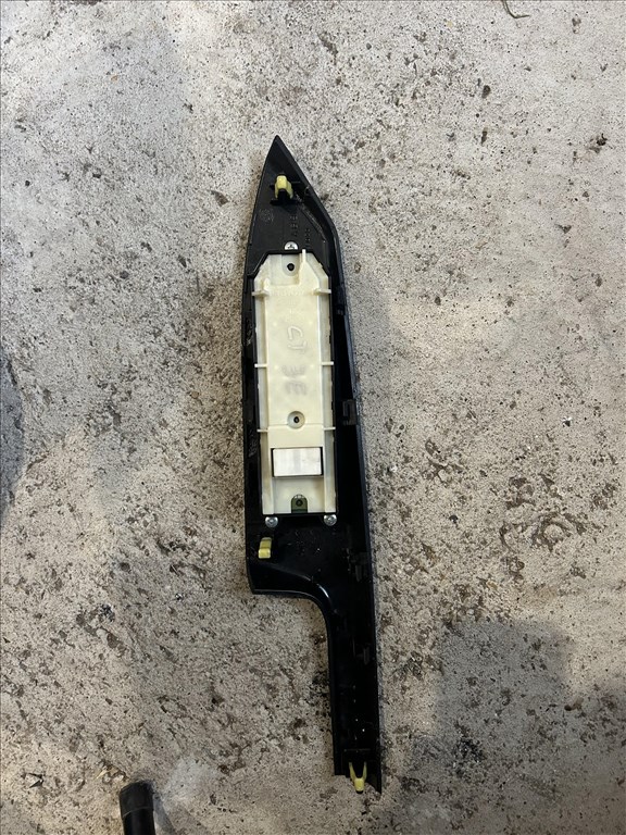 Lexus CT elektromos ablak emelő kapcsoló jobb első 2. kép