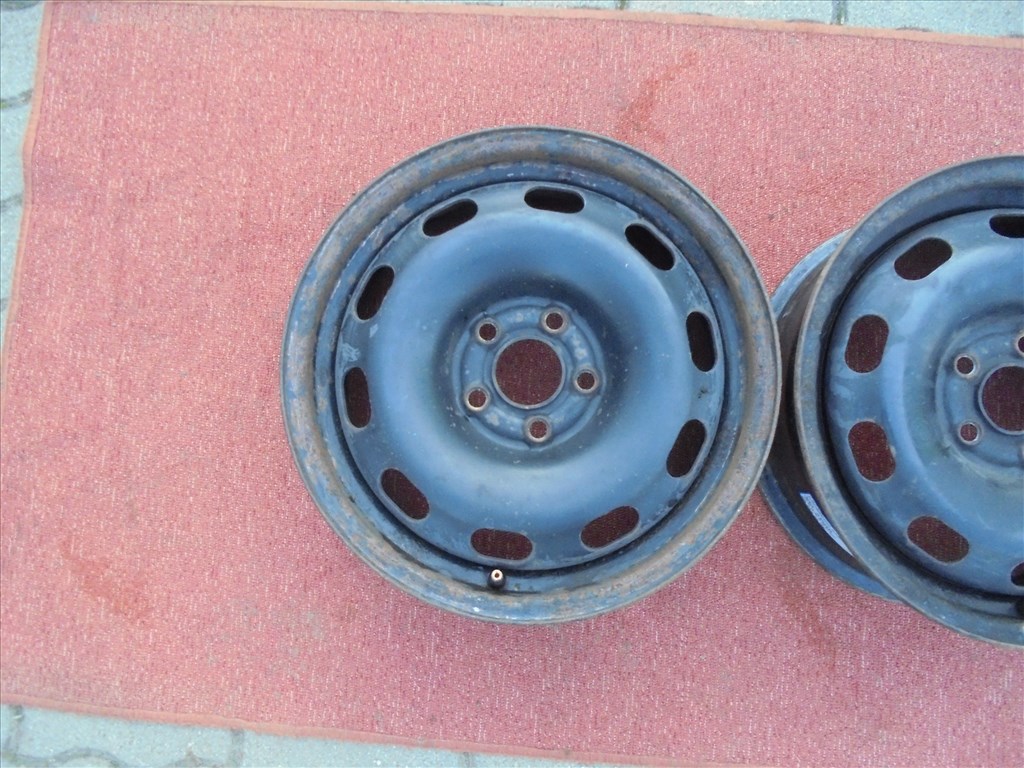 15-ös 5 x 100-as lemezfelni + dísztárcsa eladó 2. kép