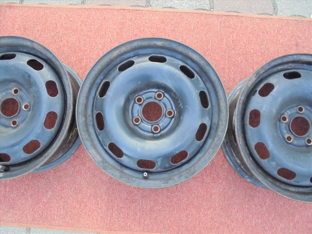 15-ös 5 x 100-as lemezfelni + dísztárcsa eladó 4. kép