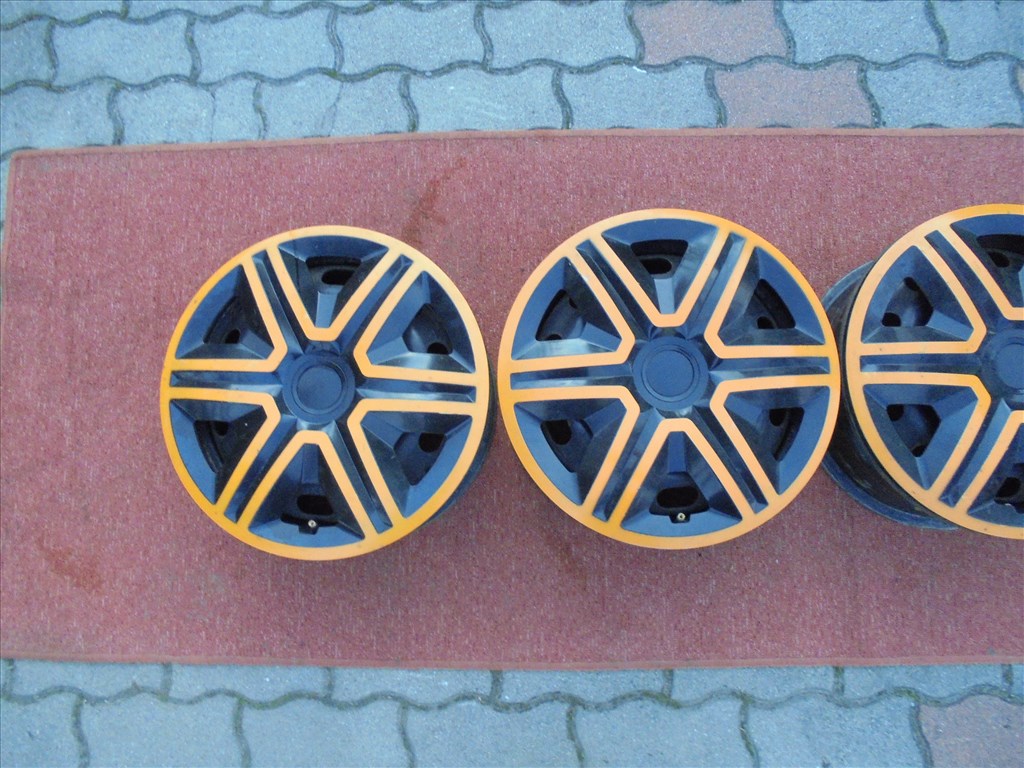 15-ös 5 x 100-as lemezfelni + dísztárcsa eladó 6. kép