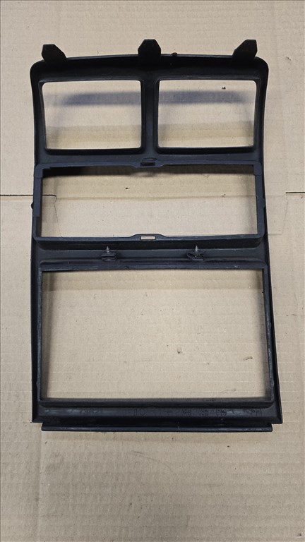 Suzuki Swift III rádiókeret középkonzol 2. kép