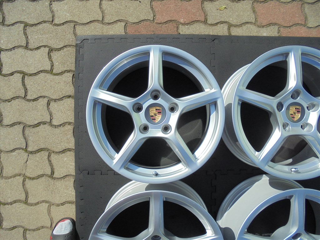  18-as kétszéles gyári Porsche alufelni szalon állapotban eladó 2. kép