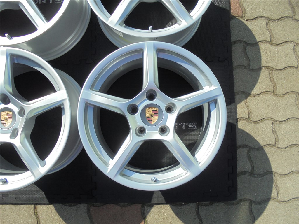  18-as kétszéles gyári Porsche alufelni szalon állapotban eladó 5. kép