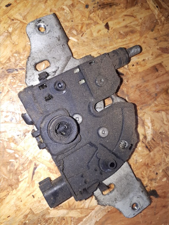 Ford Mondeo III Motorháztetõ Zárszerkezet 1. kép