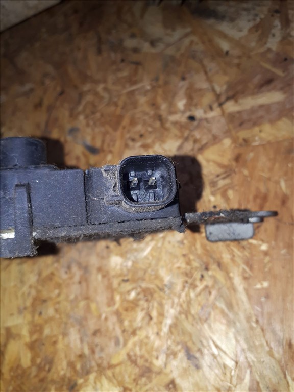 Ford Mondeo III Motorháztetõ Zárszerkezet 2. kép