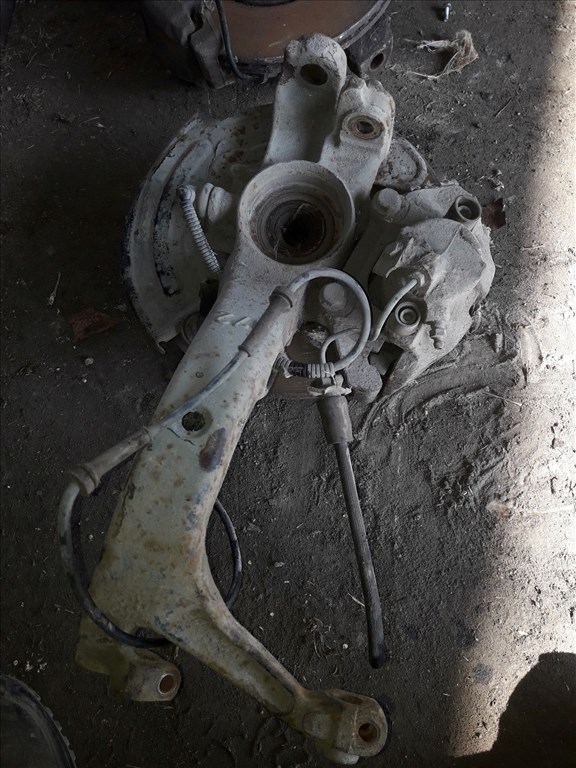 Audi A4 B5 Bal Elsõ Csonkállvány Kerékaggyal  Féknyereg  ABS Jeladó 2. kép