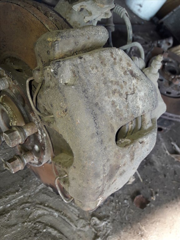 Audi A4 B5 Bal Elsõ Csonkállvány Kerékaggyal  Féknyereg  ABS Jeladó 3. kép