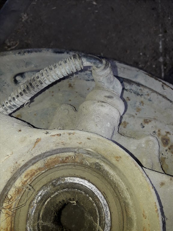 Audi A4 B5 Bal Elsõ Csonkállvány Kerékaggyal  Féknyereg  ABS Jeladó 4. kép