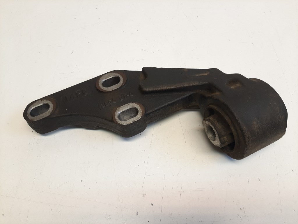 Land Rover Discovery (L319) elsõ differenciálmû tartóbak 1. kép