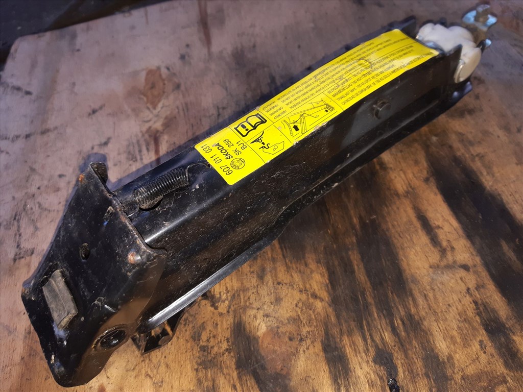 Skoda Roomster Emelõ 6Q7 011 031 1. kép