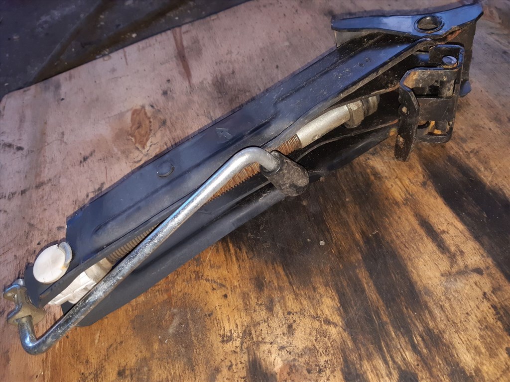 Skoda Roomster Emelõ 6Q7 011 031 2. kép