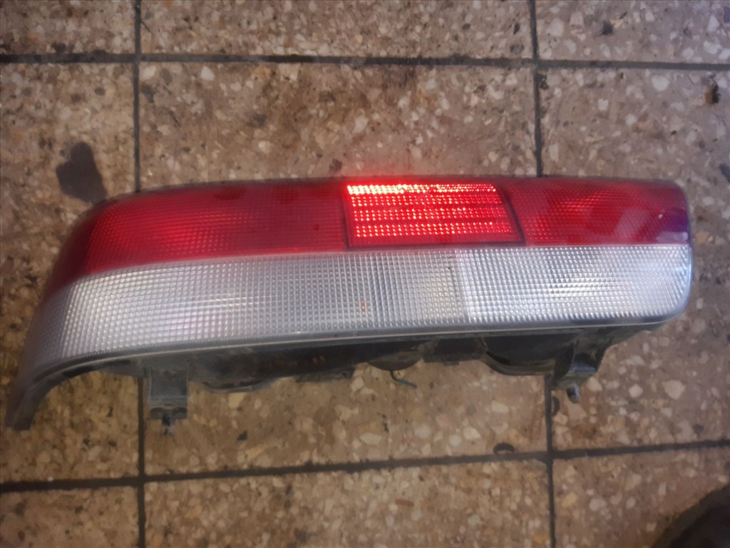 Suzuki Swift II 96-03 Bal Hátsó Lámpa 1. kép