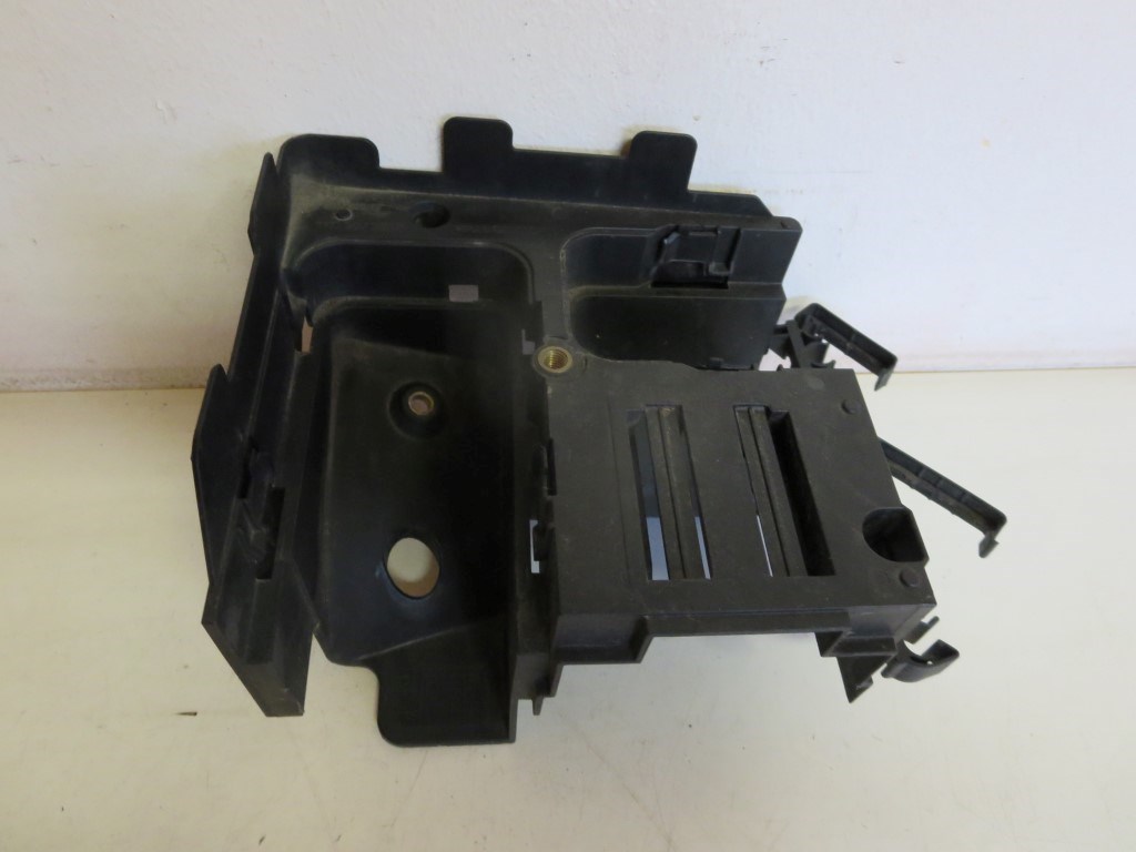 Volkswagen Touran (1T) biztosítéktábla tartó 1K0907361A 1. kép