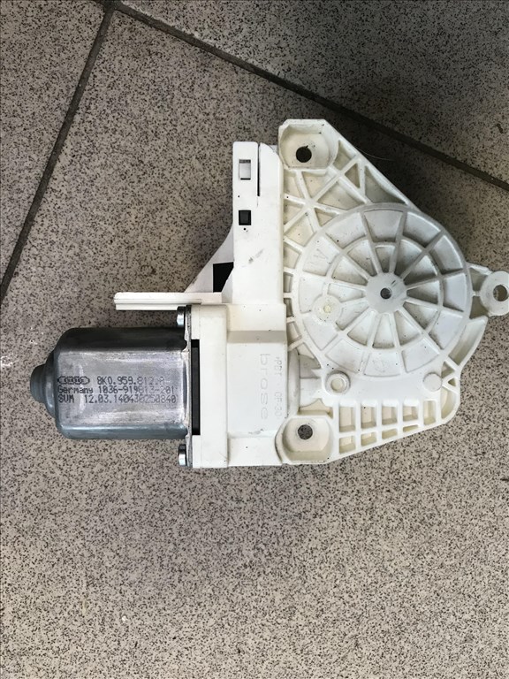 Audi A4 (B8 - 8K) jobb első ablakemelő motor  8k0959812a 1. kép