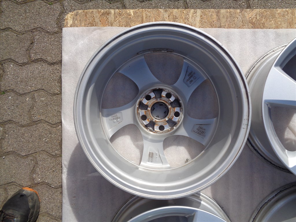 Toyota C-HR Gyári alufelni 17-es, szenzorral szép állapotban eladó. 6. kép