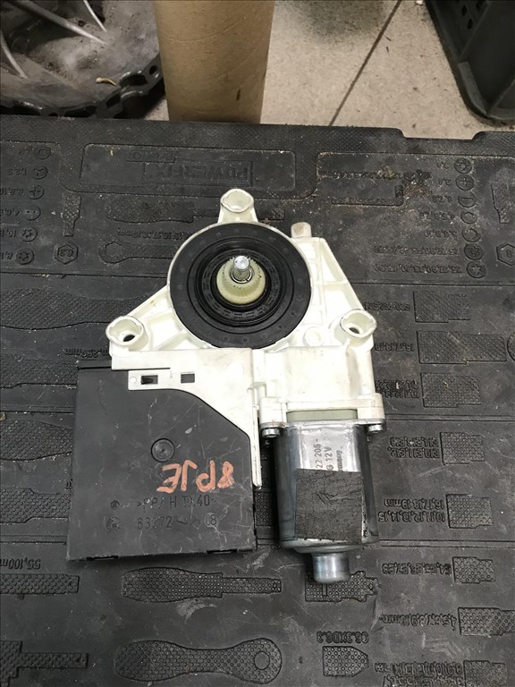 Audi A3 (8P) jobb első ablakemelő motor 8p0959802f 2. kép