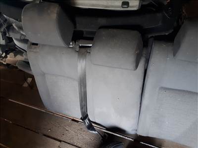 Volkswagen Golf V. 5 ajtós hátsó fejtmálás  üléssor felső rész  
