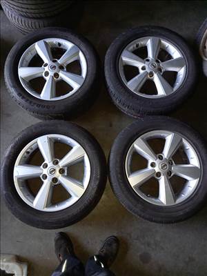  Nissan Quashai 5x114.3-as 6.5x17" újszerű  alufelni, 215/60 kopott Matador nyári gumi sxx2