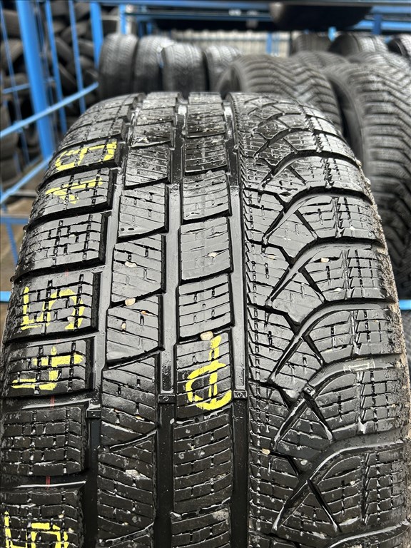 2db 275/40×19″ + 2db 245/45×19″ Pirelli téli gumiabroncs. (3751132) 2. kép