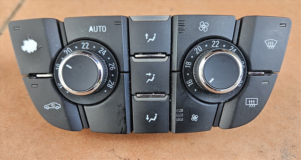 Opel Meriva B 1.4 Turbo Fűtéskapcsoló DIGITKLÍMÁS  13343707 1. kép