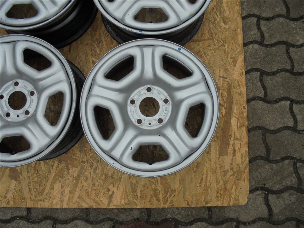 16-os 5 x 114.3-as gyári Dacia újszerű lemezfelni eladó 5. kép