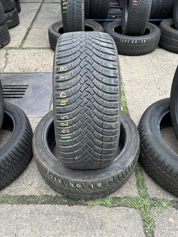 2db 225/40×18″ Falken téli gumiaroncs. (3752454) 1. kép