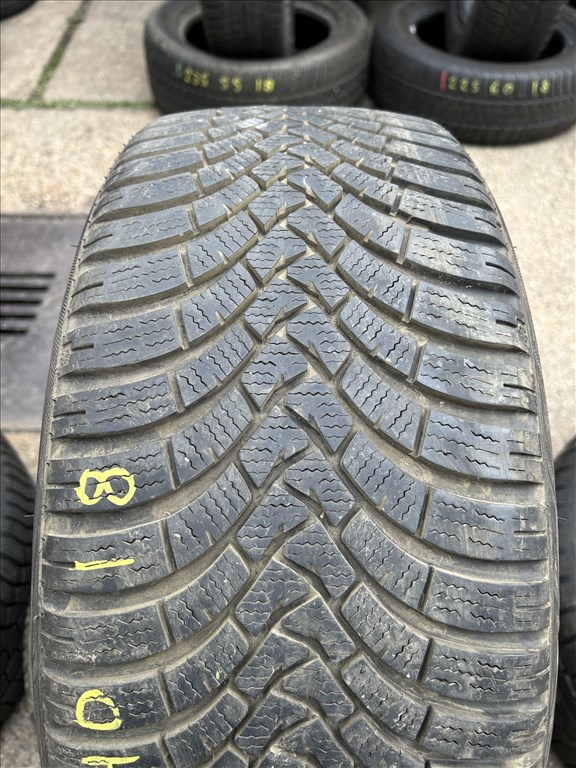 2db 225/40×18″ Falken téli gumiaroncs. (3752454) 2. kép