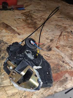 Toyota Corolla 00-06 Jobb Hátsó Ajtó Zárszerkezet  Központizár Motor