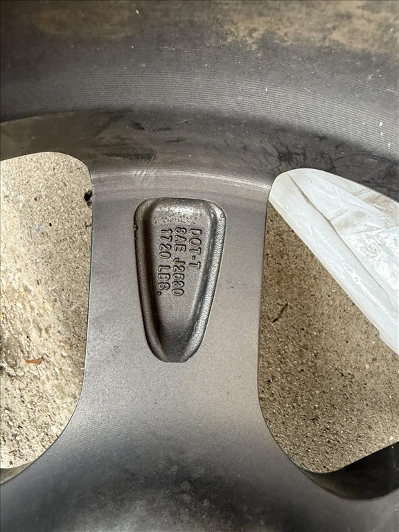 Momo alufelni 5X114.3 18X8 ET40 WIN Pro  EVO CB72.2 Toyota Rav 4 Lexus 14. kép