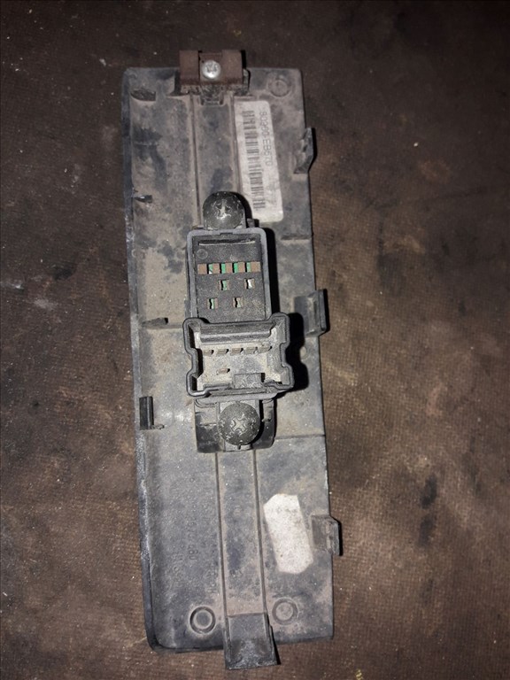 Nissan Navara D40 Ablakemelõ Kapcsoló 80961-EB670 2. kép