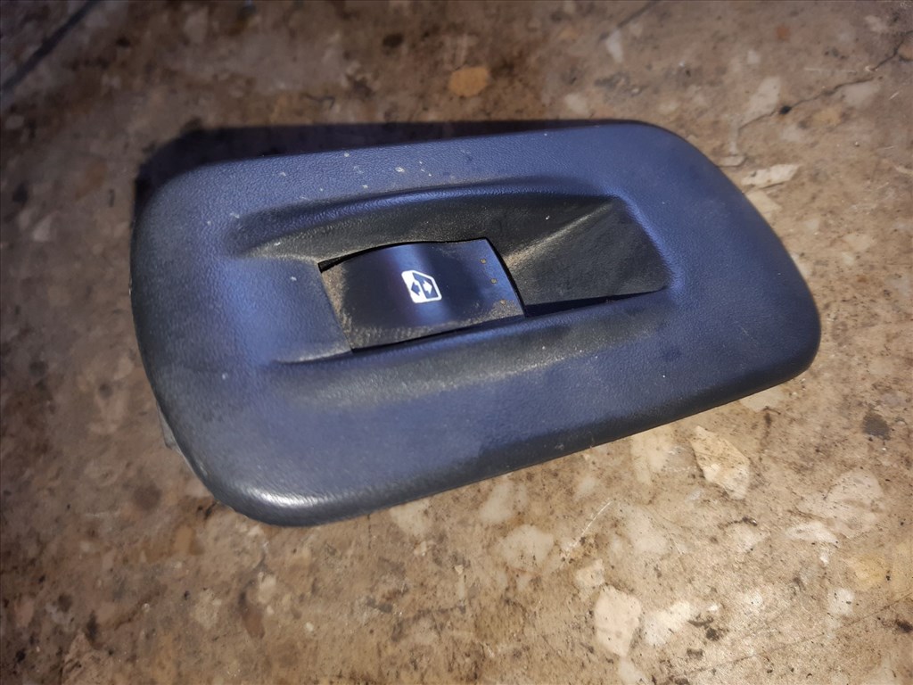 Renault Trafic Ablakemelõ Kapcsoló 8200011870 1. kép