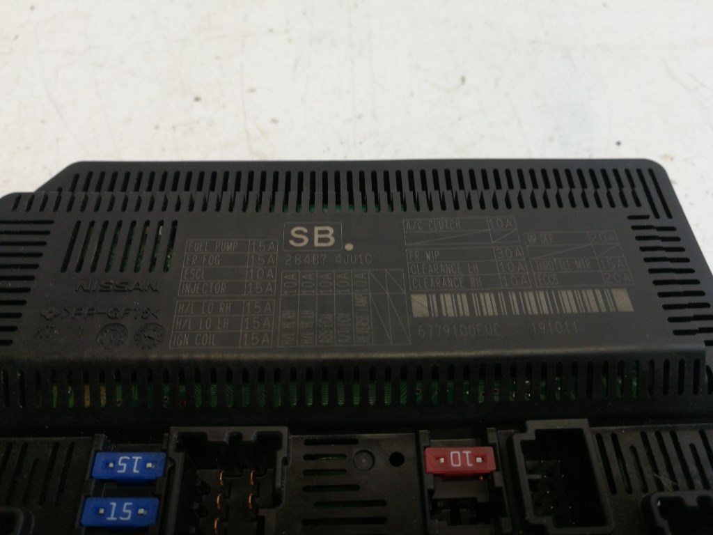 Nissan Navara (D23) biztosítéktábla utastér 284B74JU1C 2. kép